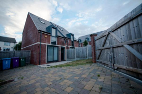 A Cosy 3-bed Family House in Liverpool sleeps 6 with parking spaces
